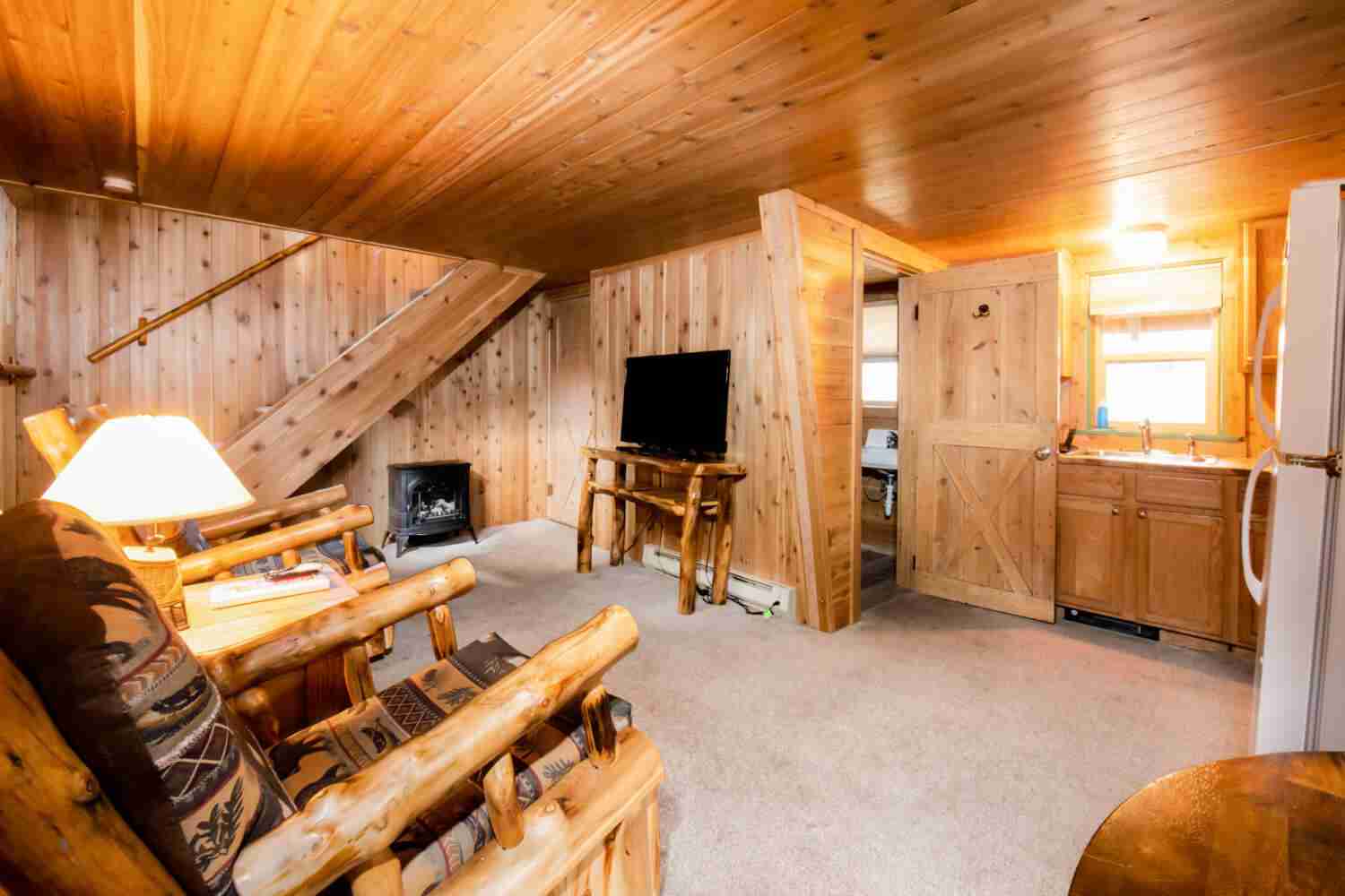Hatchet_Resort_Hunters_Cabin1 the Hatchet Resort Hunters cabin
