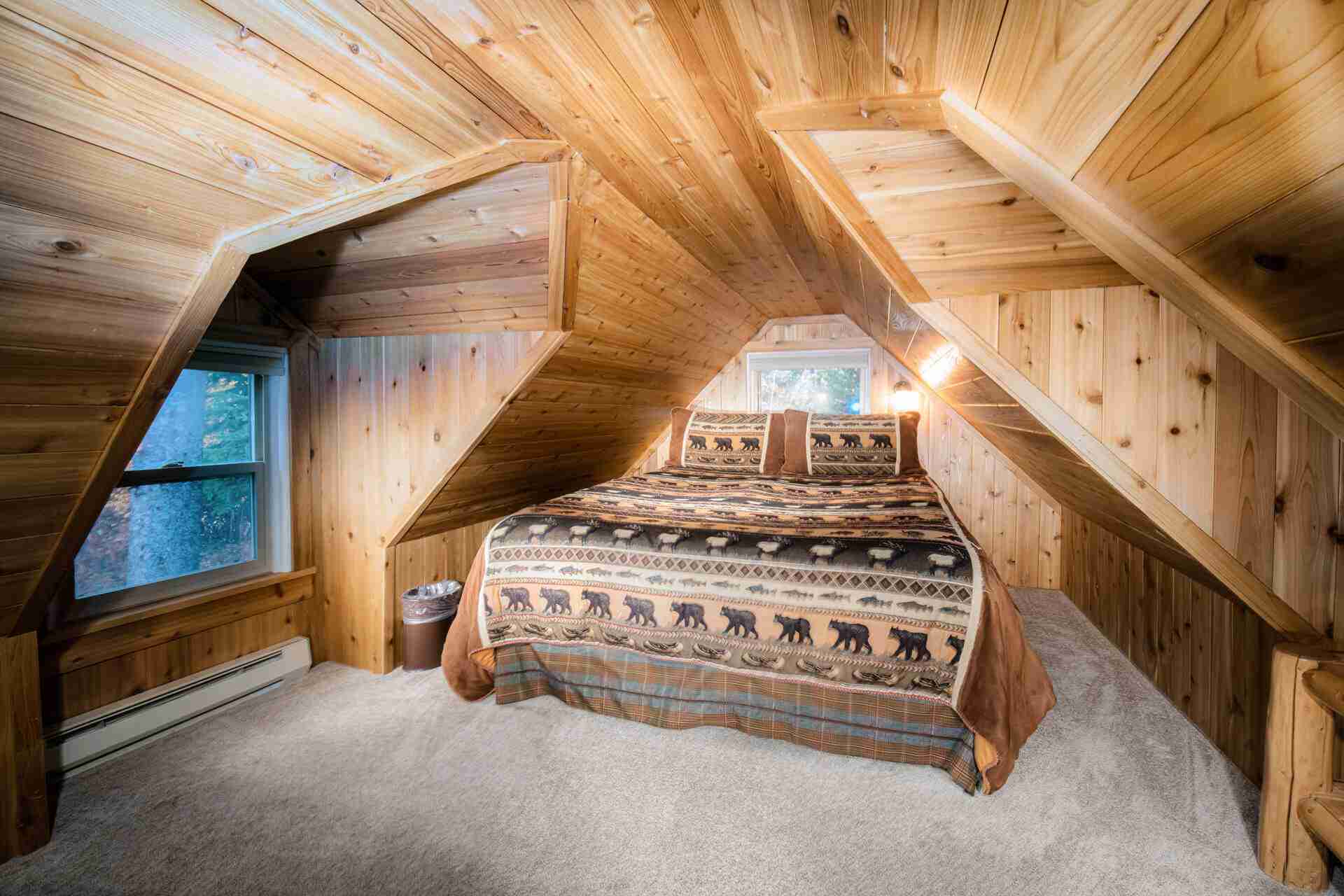 the Hatchet Resort hunters cabin loft