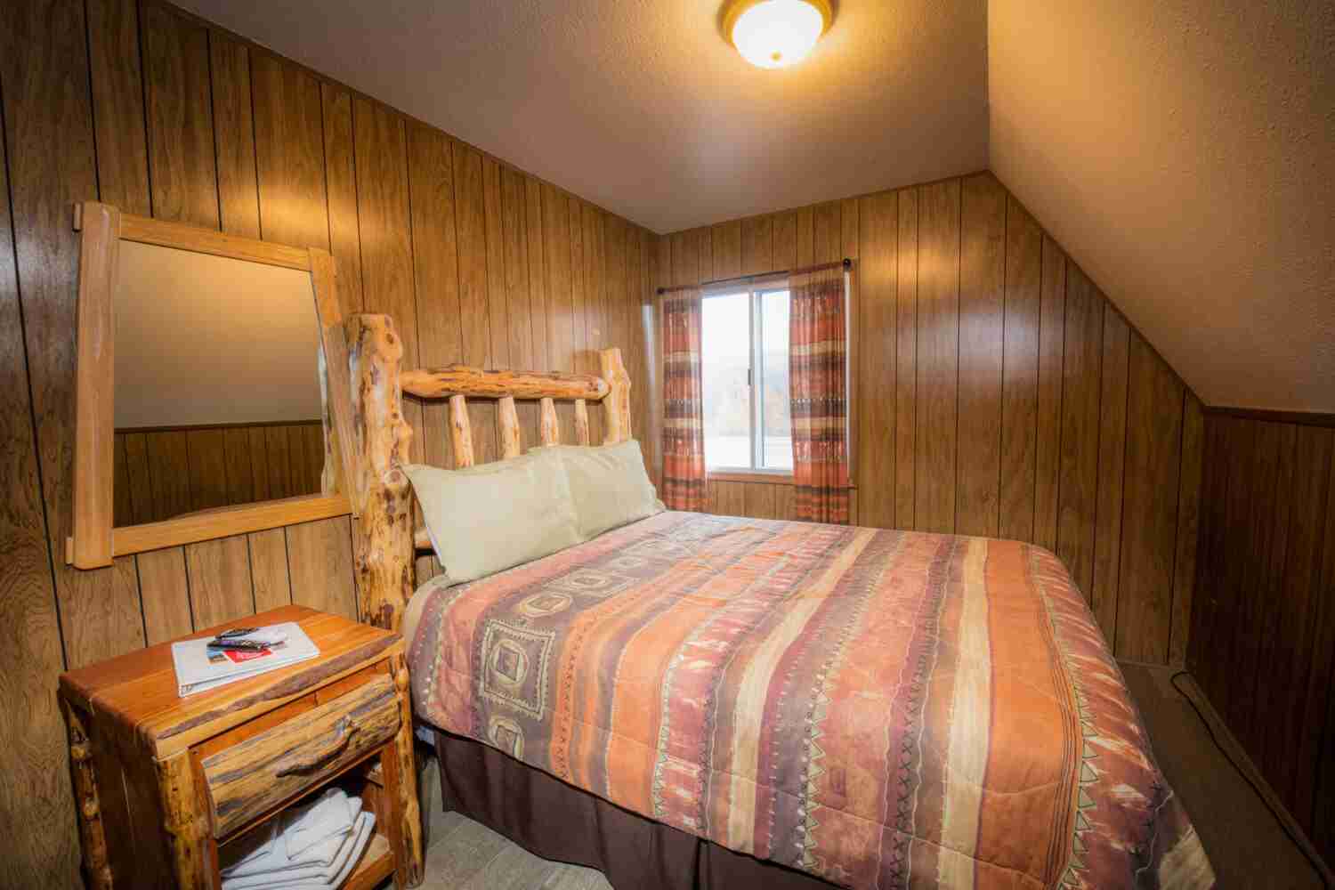 Hatchet_Resort_Osprey_House_Bedroom