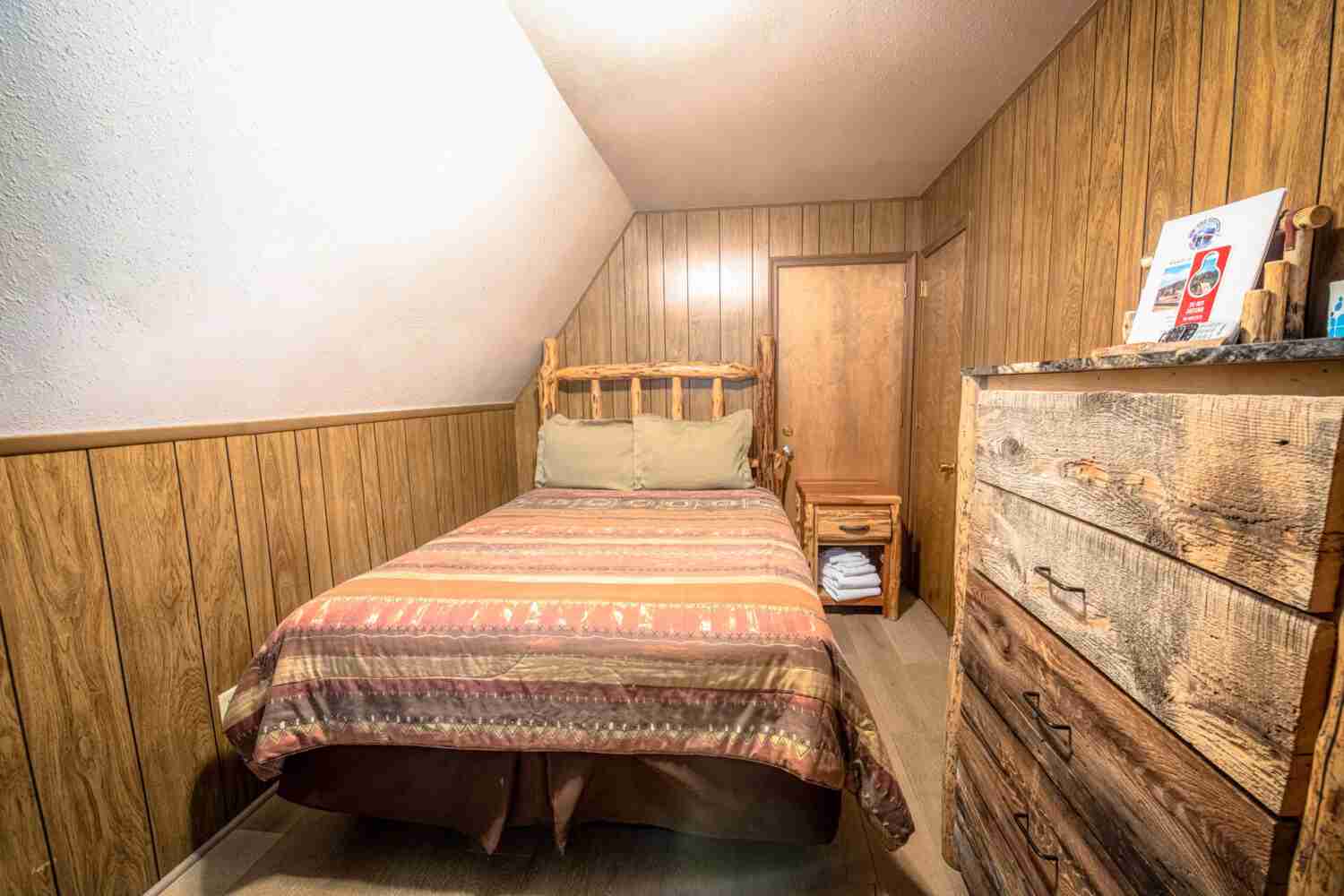 Hatchet_Resort_Osprey_House_Bedroom2