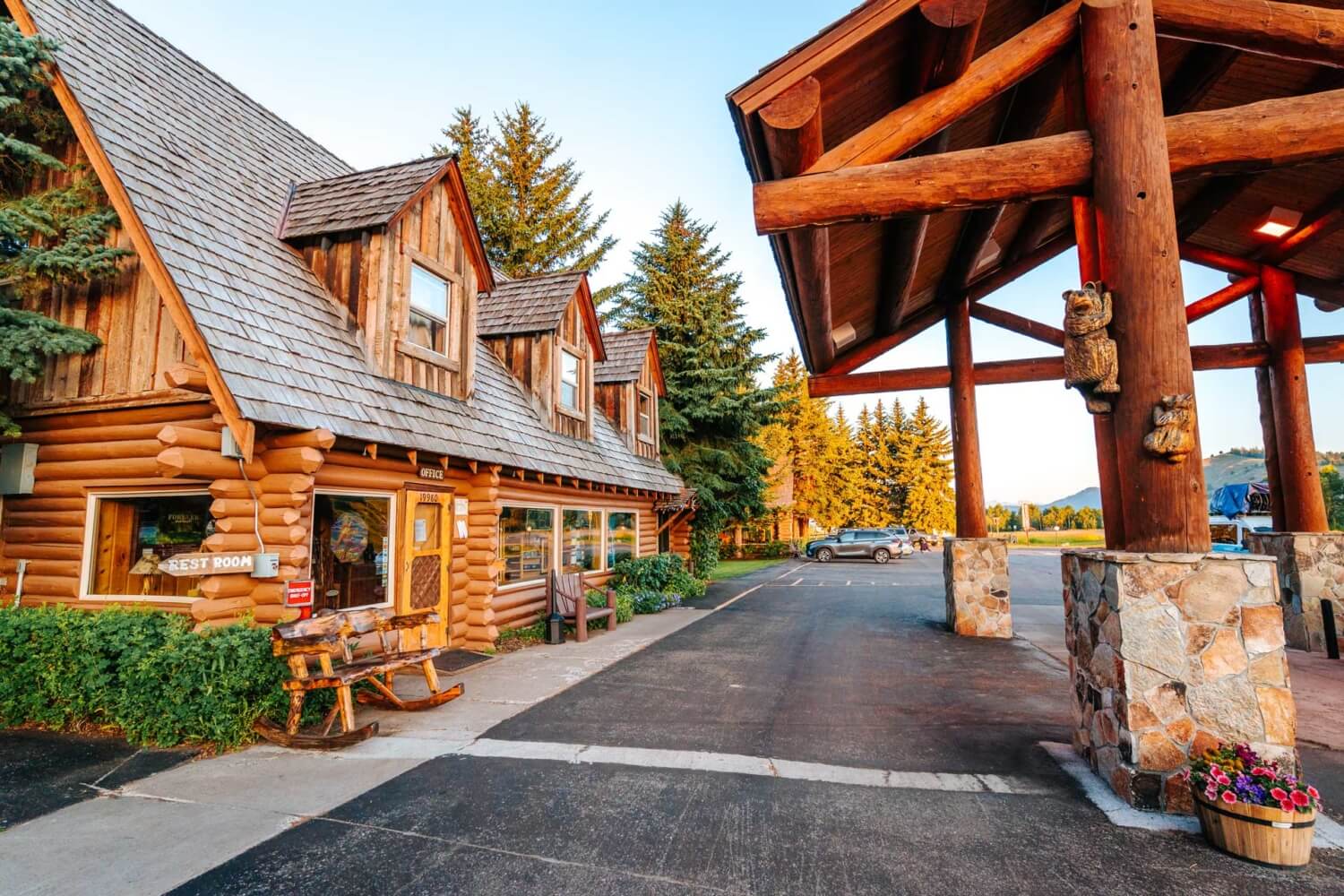 Yellowstone and Grand Teton Resort Lodging | Hatchet Resort